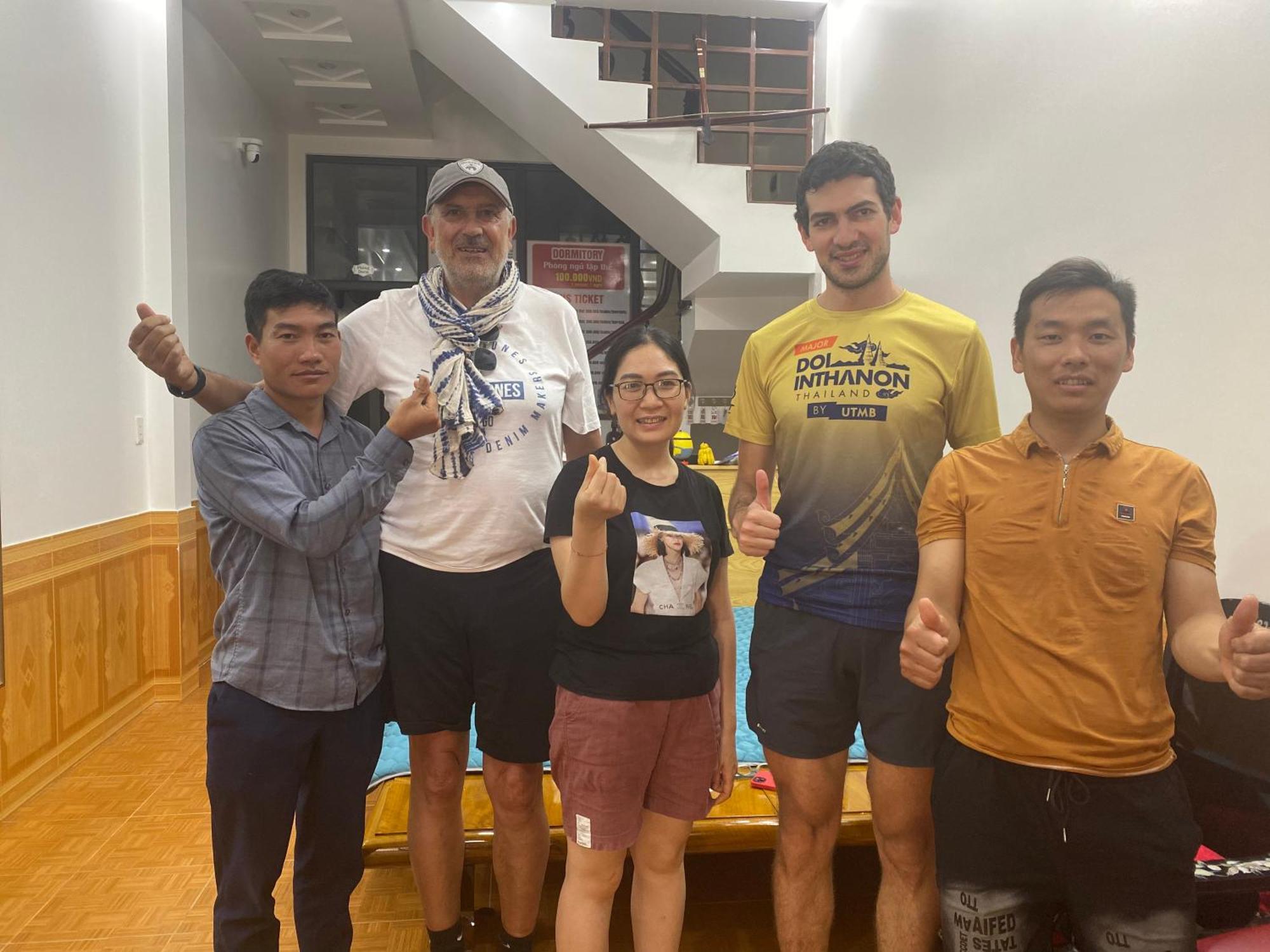 Hang Thuong Hostel - Motorbikes And Tour Ha Giang Bagian luar foto